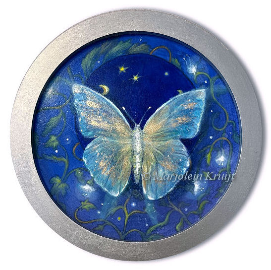'Magical night butterfly', 16/18cm round oil painting with gold powder (for sale)